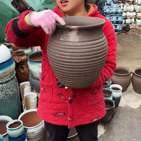 口25高30瑕疵口裂一个。