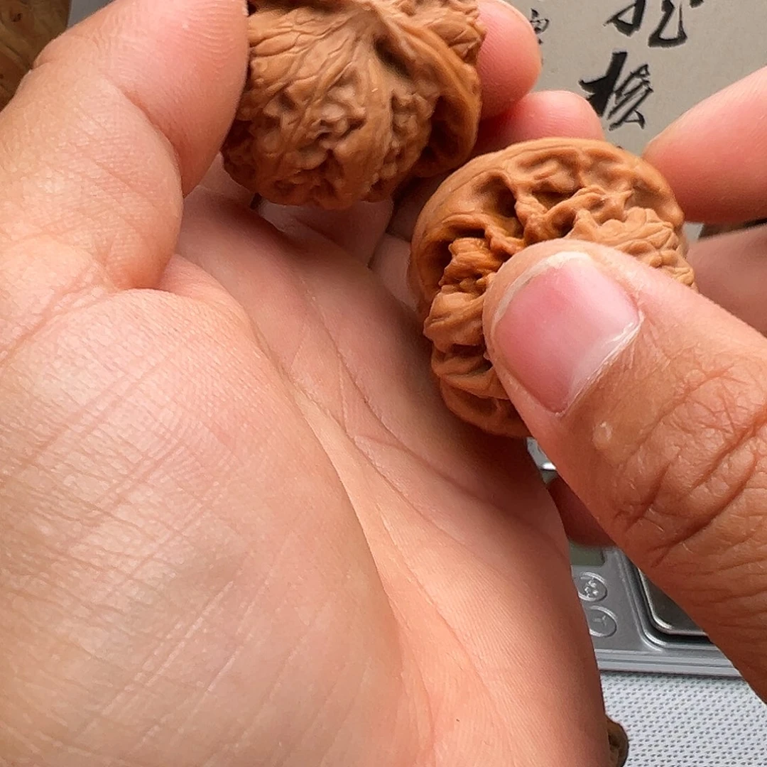 文玩核桃把件m***o玉柱