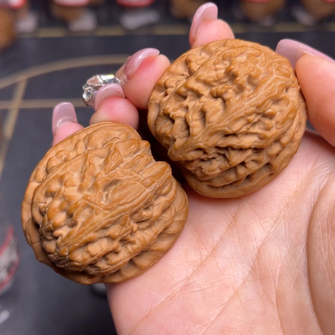 文玩核桃吊坠红锦鲤全品44