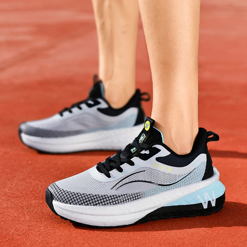 户外专业跑步鞋夏季新款透气飞织网面运动鞋学生轻便软底减震跑鞋