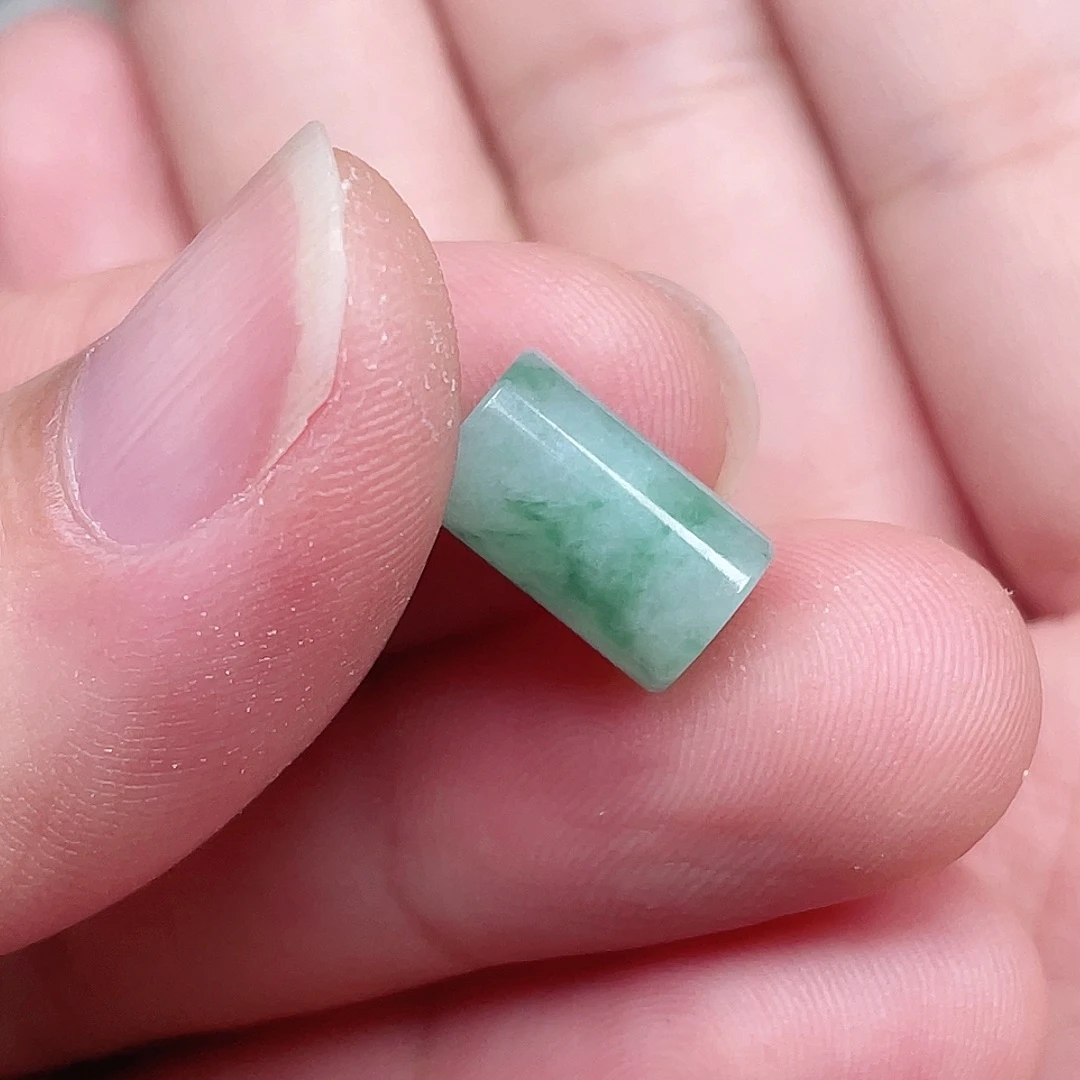 翡翠未镶嵌颈饰路路通