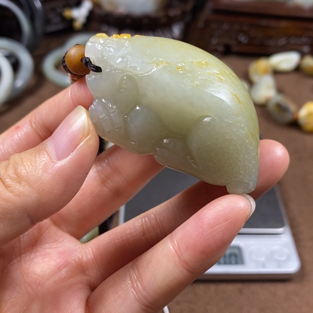 和田玉未镶嵌把件