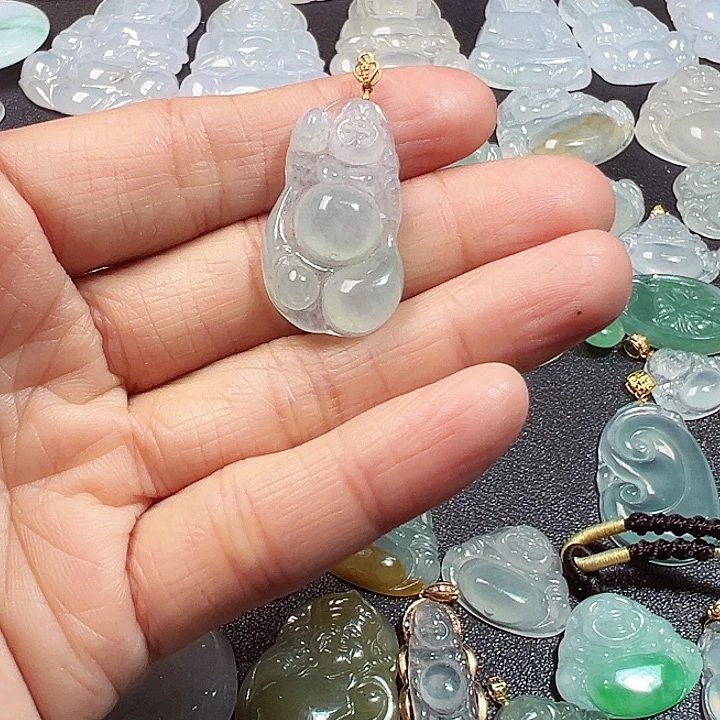 翡翠18K金镶嵌颈饰布袋佛