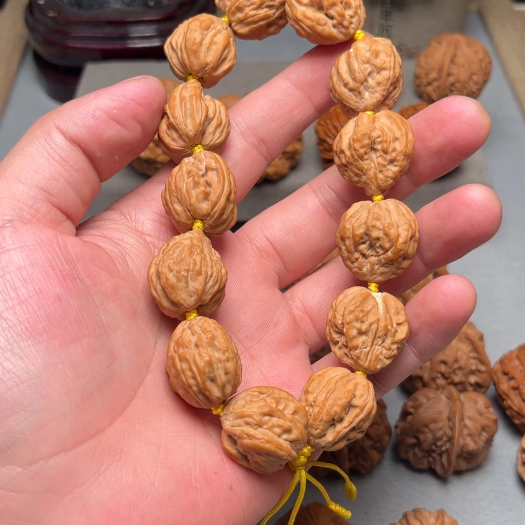 文玩核桃吊坠A****.白狮子手持