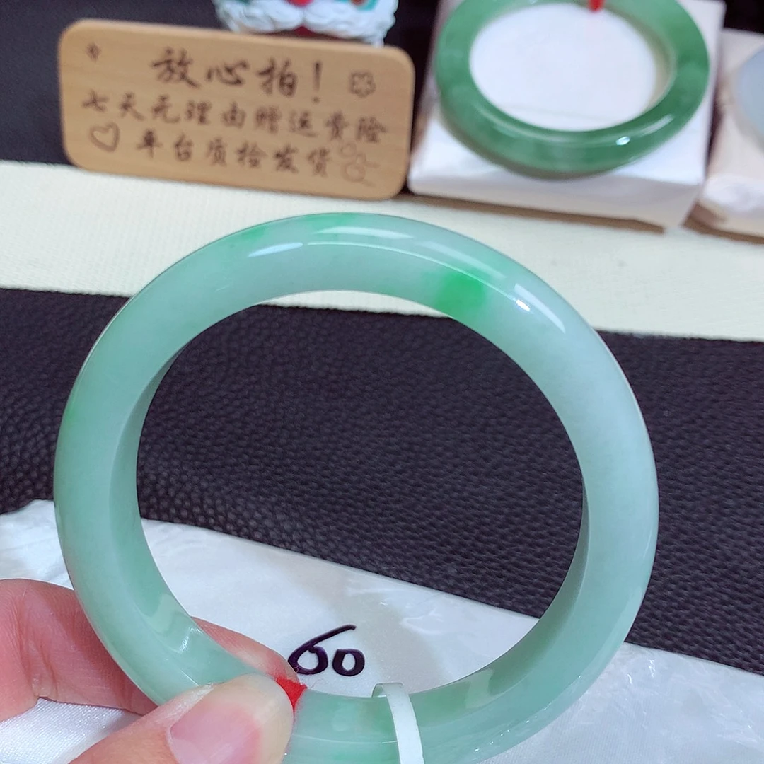 未镶嵌手镯翡翠582