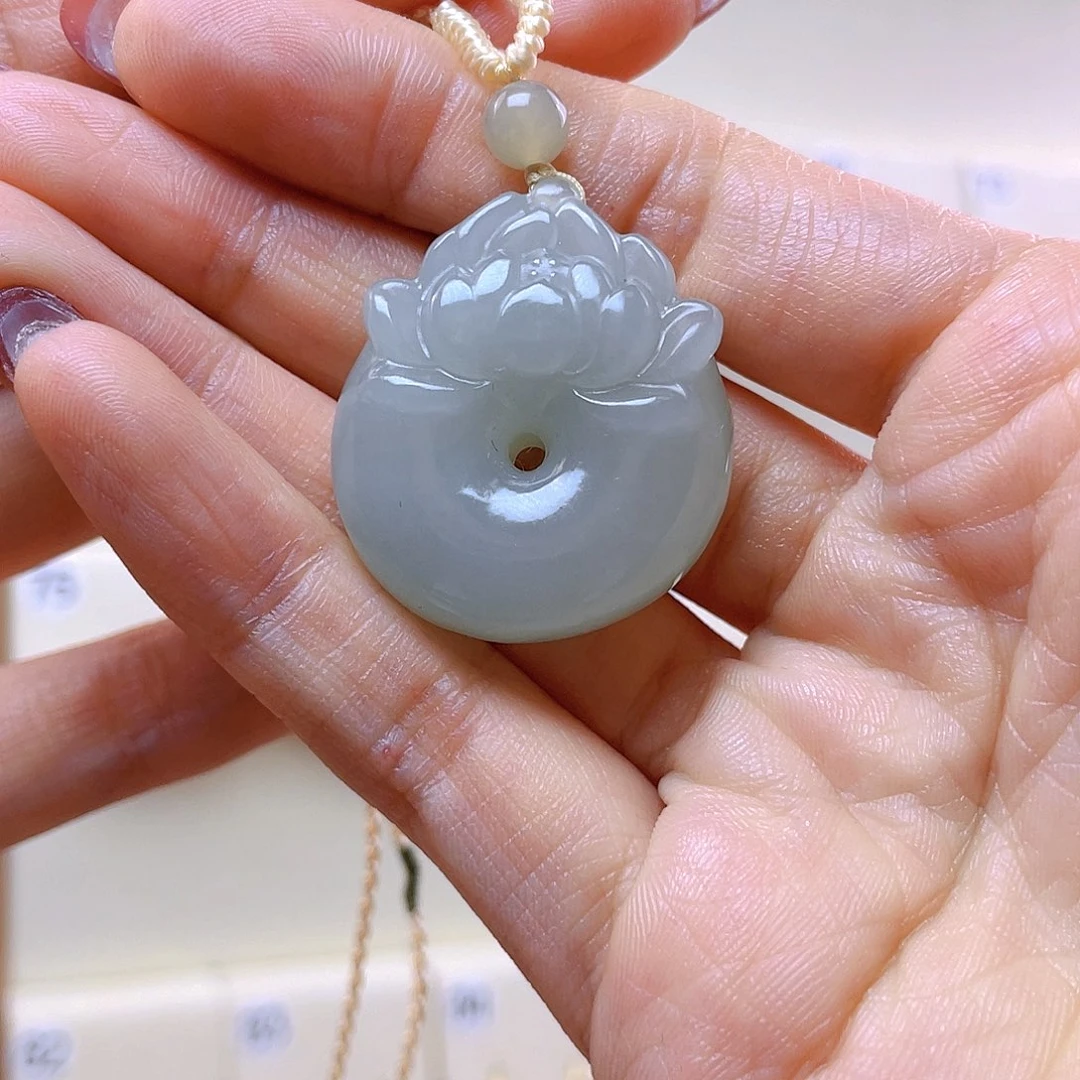 和田玉吊坠(赠链)未镶嵌珍**贝
