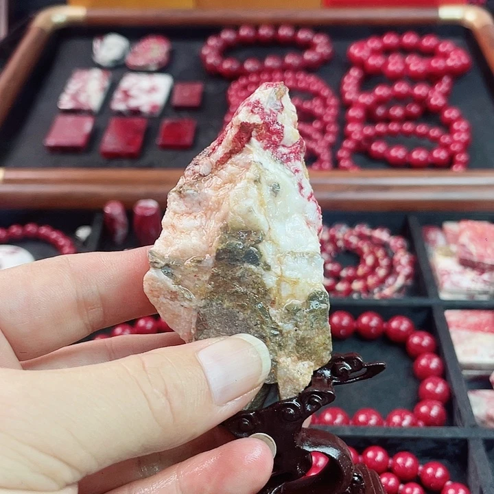 莹***.天然辰砂朱砂毛料73.6克