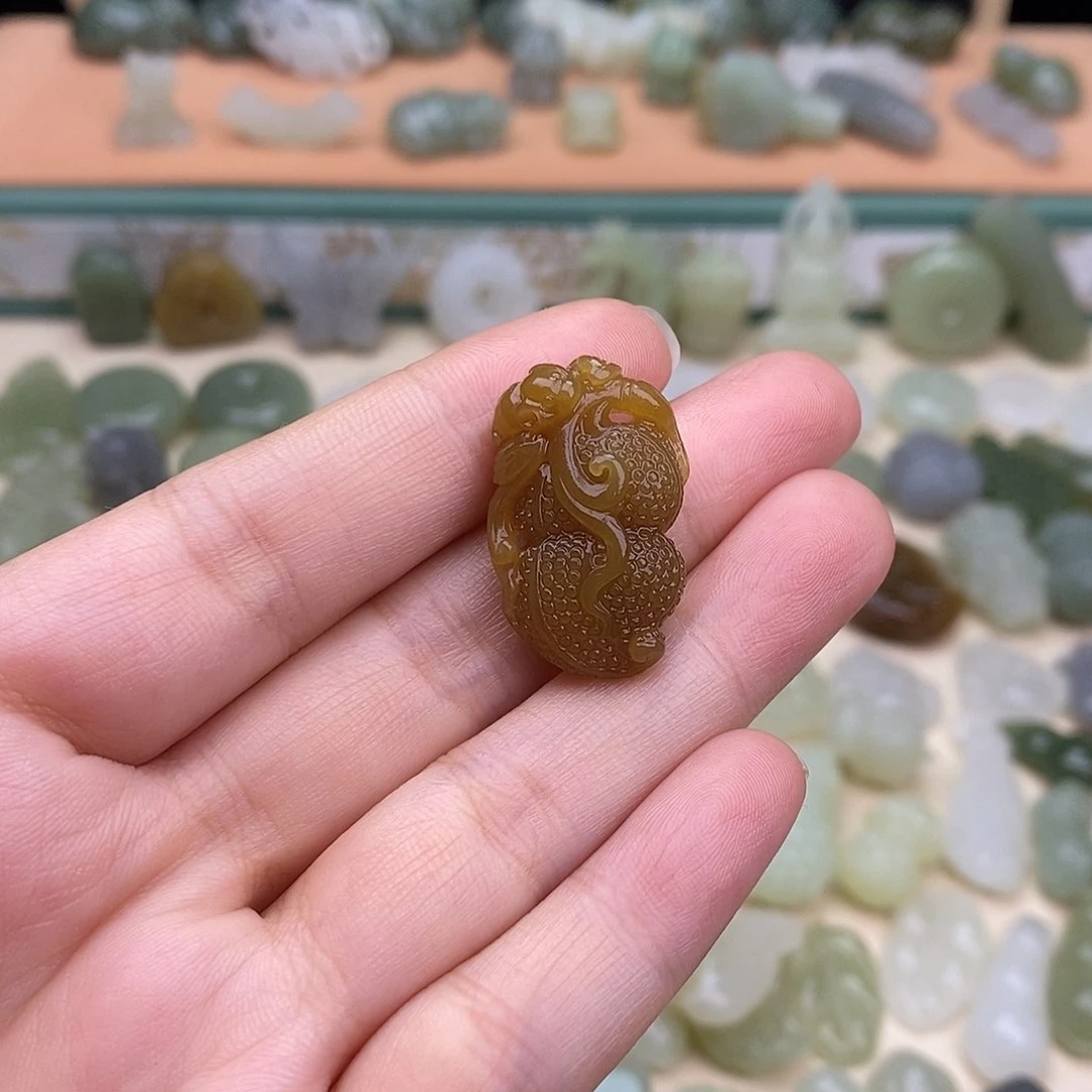 颈饰未镶嵌和田玉幸**猪