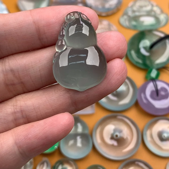 颈饰未镶嵌翡翠…..