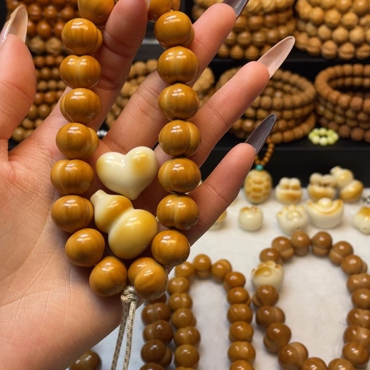 乖****手串猴头核桃微瑕返油屁桃➕配饰