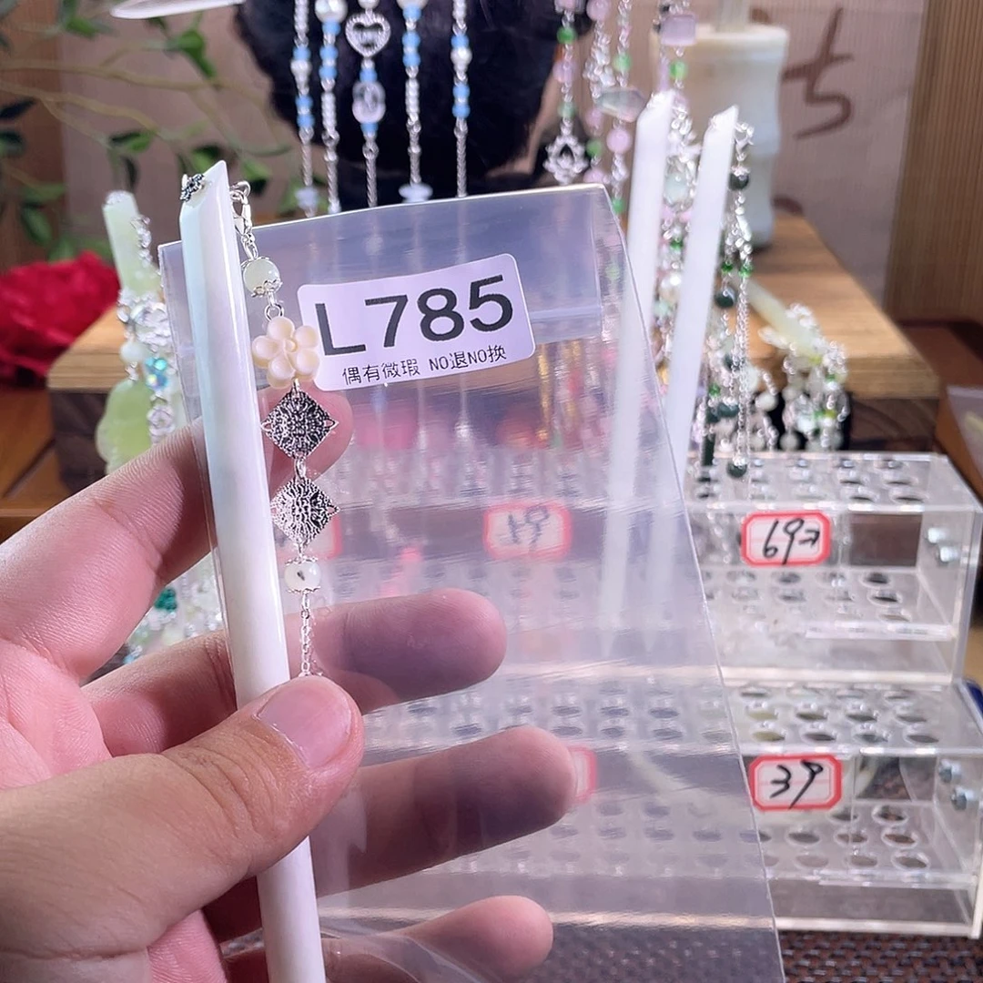 一***芙未镶嵌蛇纹石玉发饰