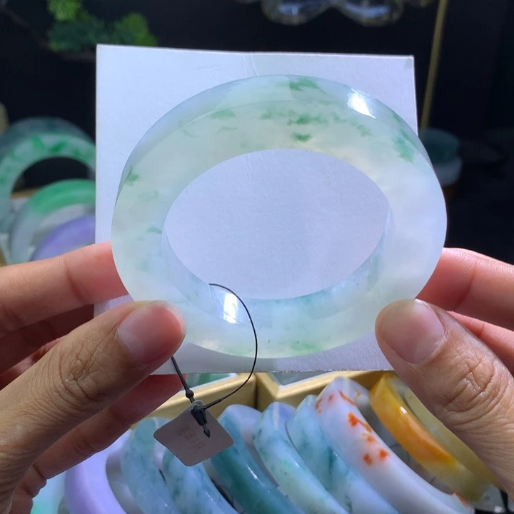 定制翡翠未镶嵌翡翠手镯