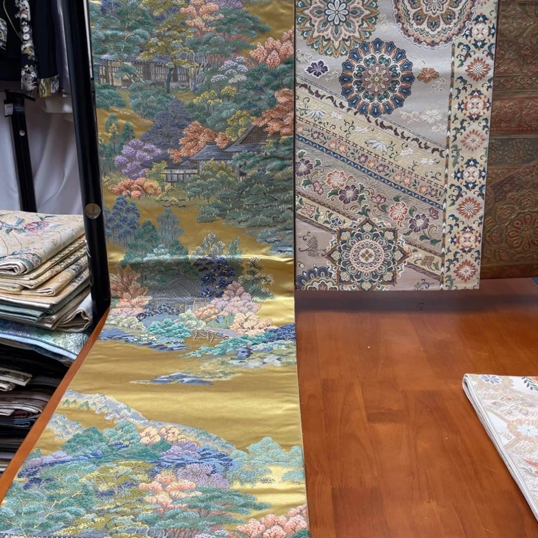织绣本金箔风景建筑