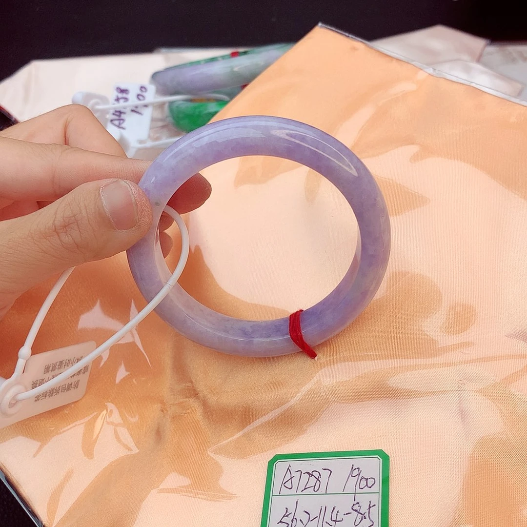 翡翠手镯未镶嵌翡翠