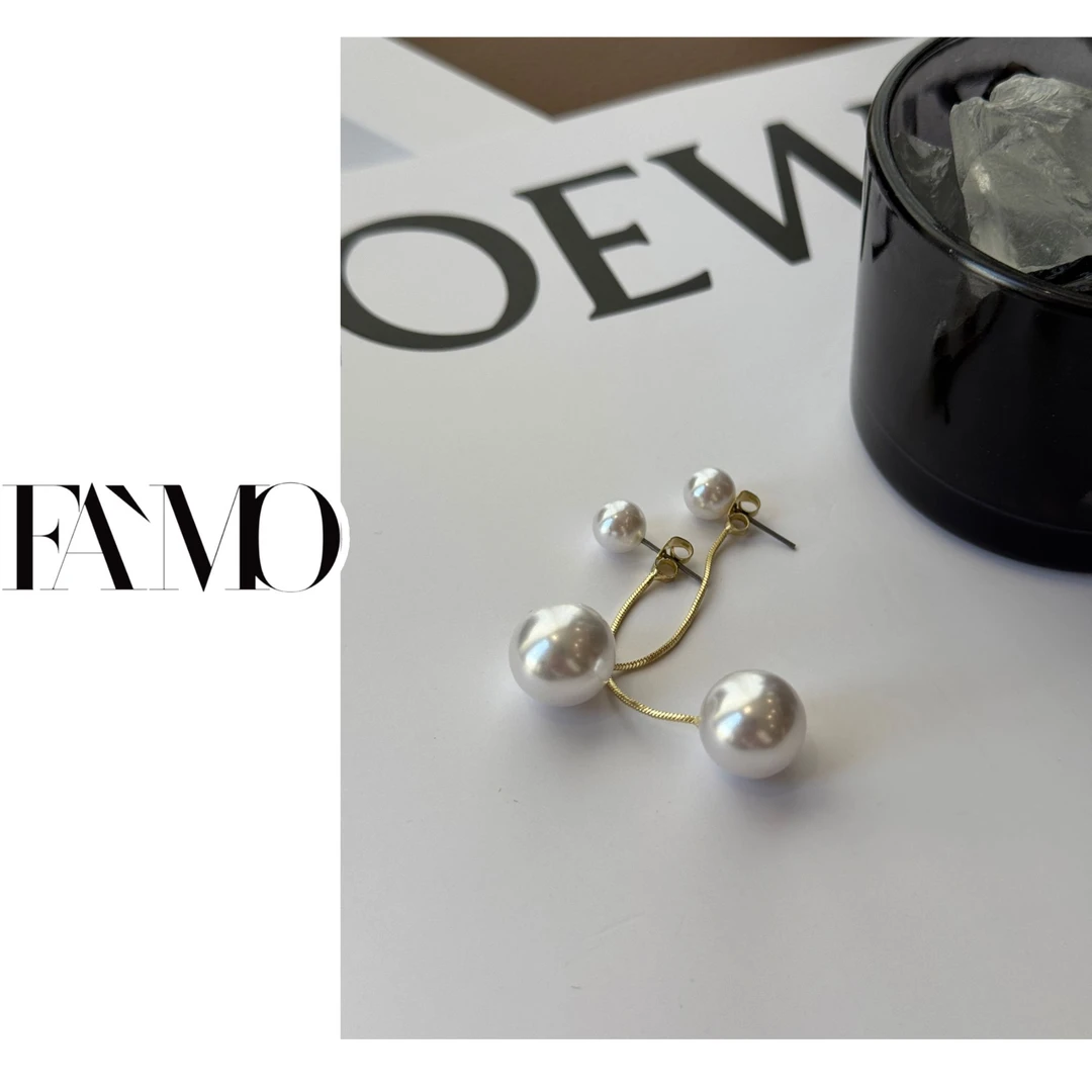 锌合金耳饰  FAMO女装 2025夏季时尚轻奢珍珠吊坠小众耳饰耳环