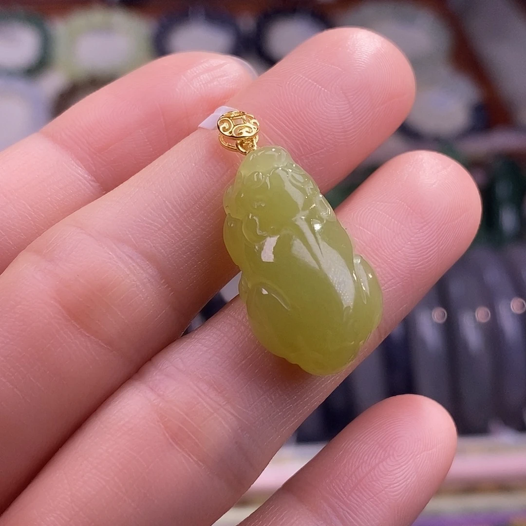 颈饰未镶嵌和田玉黄口料貔貅吊坠