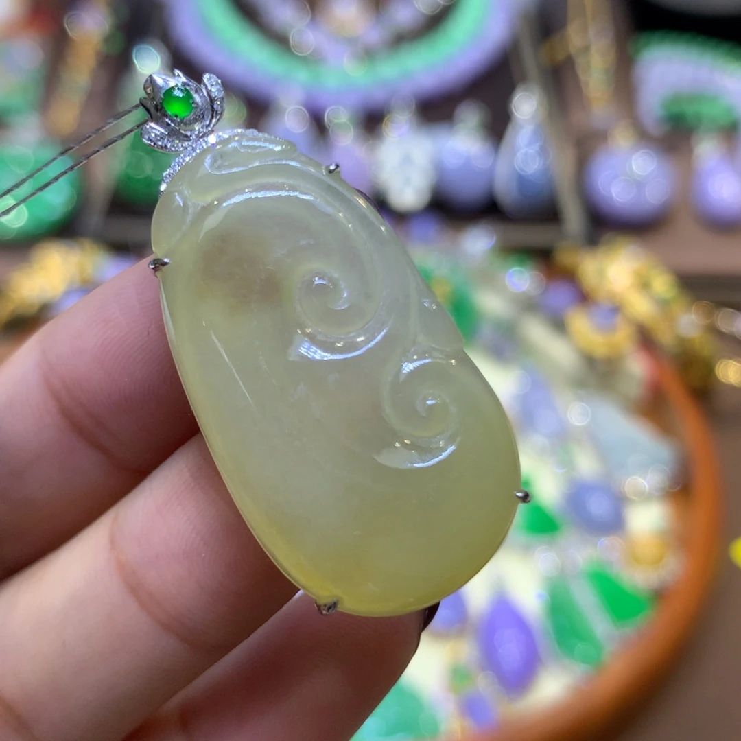 翡翠18K金镶嵌颈饰