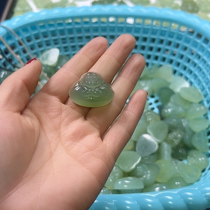 蛇纹石玉颈饰未镶嵌