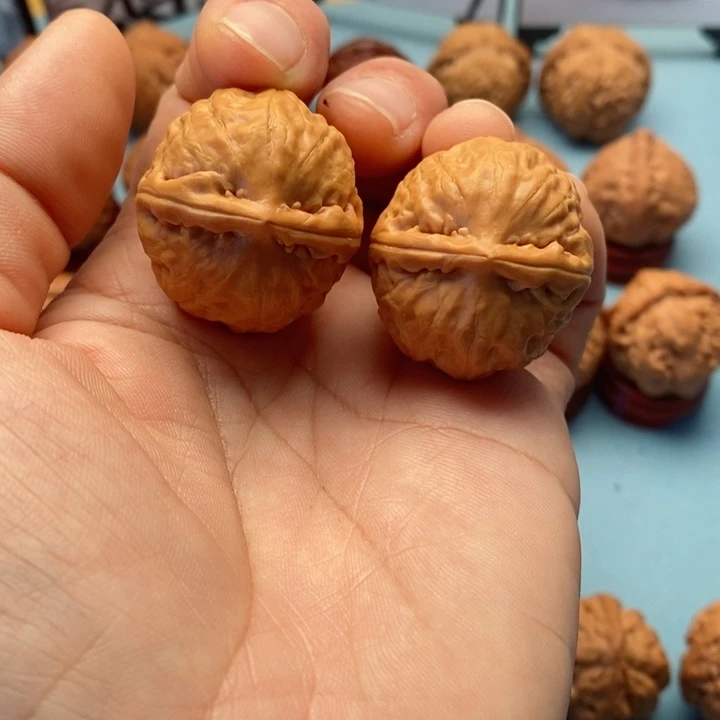 文玩核桃把件精品文玩手捻玲珑珠元