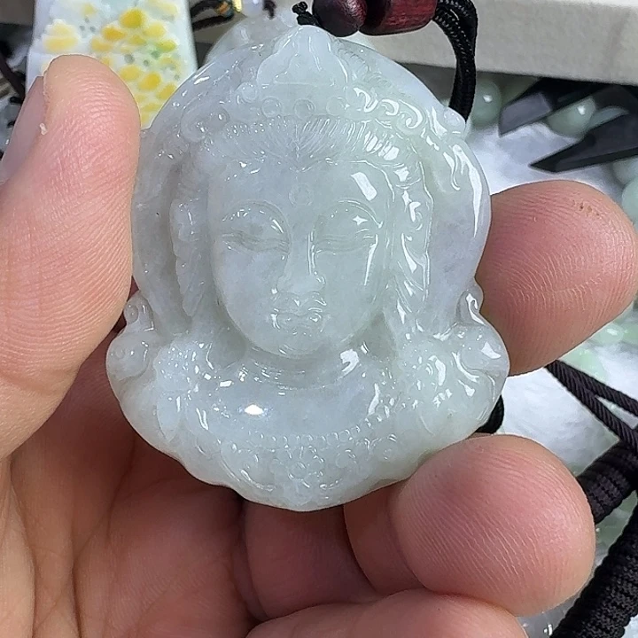 翡翠未镶嵌颈饰出人头地