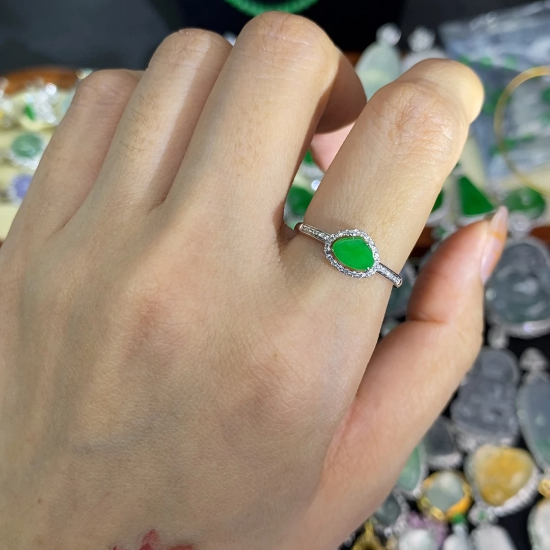 翡翠18K金镶嵌颈饰A货翡翠