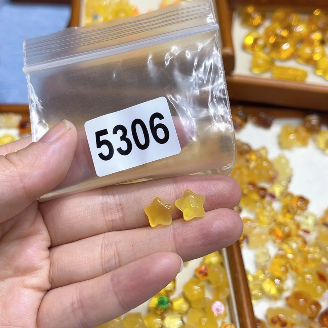 未镶嵌琥珀珠宝奇石