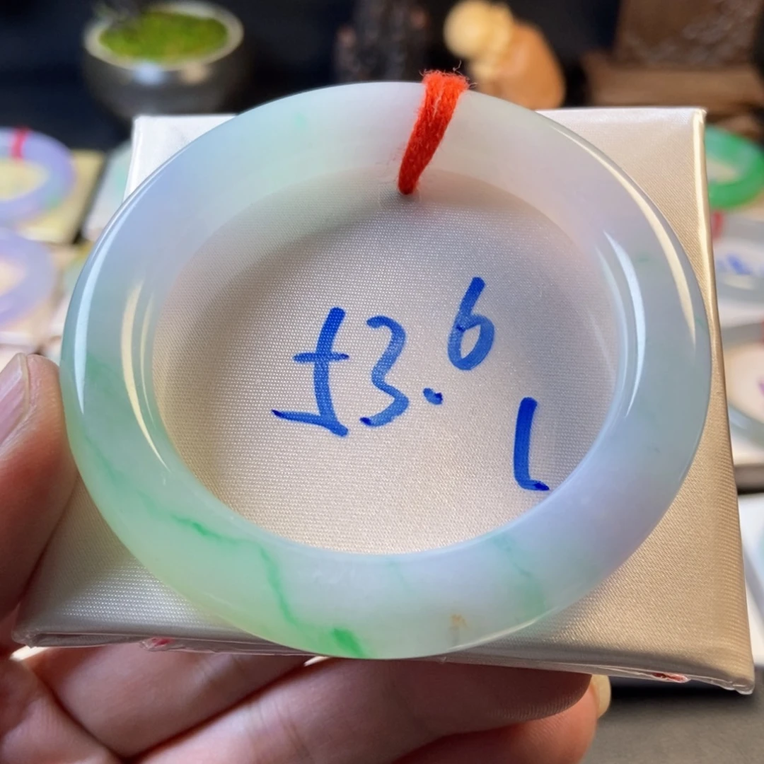 翡翠未镶嵌手镯44、冰胶金丝翠