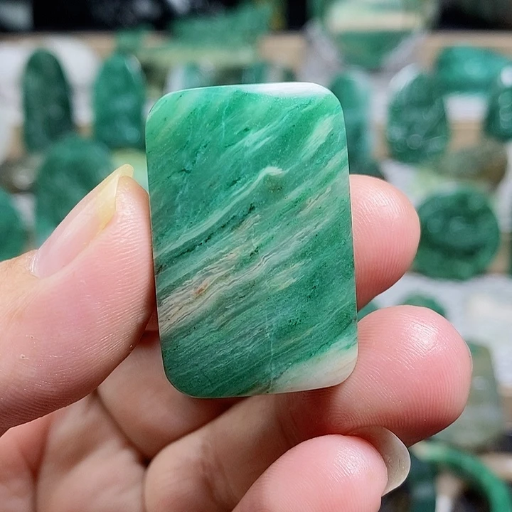 未镶嵌独山玉颈饰