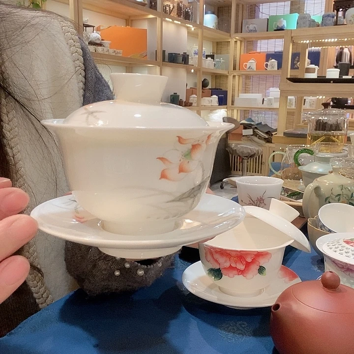 羊脂白玉盖碗悬停