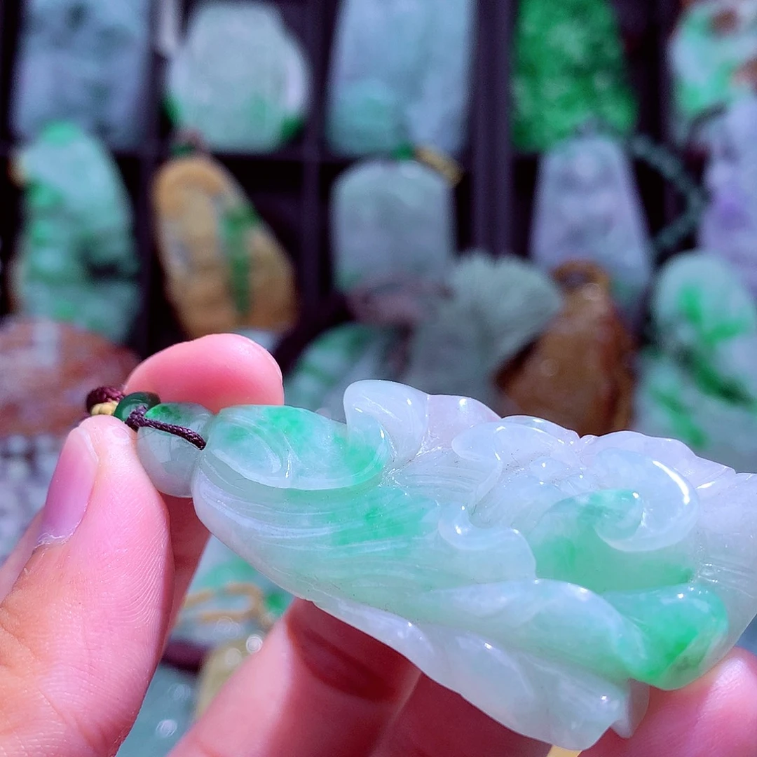 颈饰未镶嵌翡翠天然