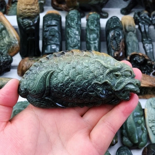 未镶嵌岫岩河磨玉（透闪石质玉）把件