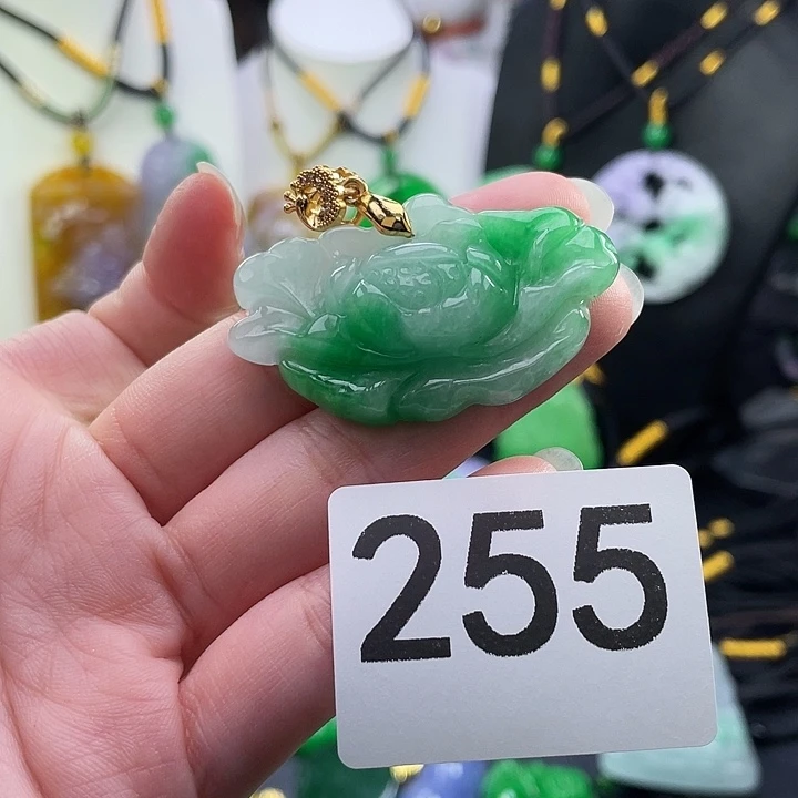 翡翠未镶嵌吊坠(赠链)