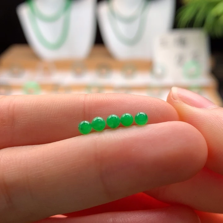彤***y翡翠未镶嵌颈饰天然缅甸A货翡翠