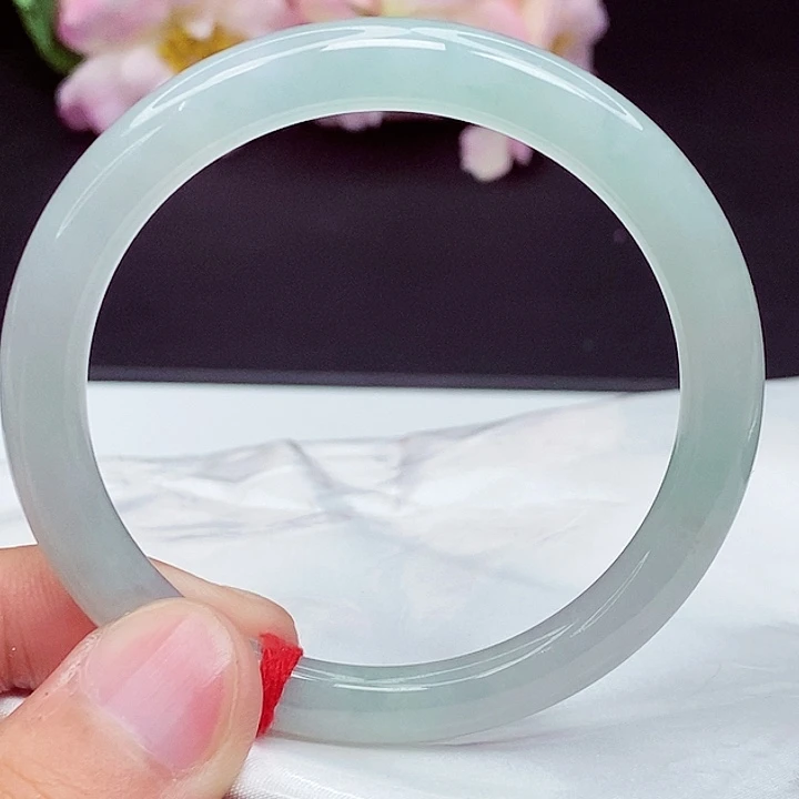 翡翠手镯未镶嵌55圈口