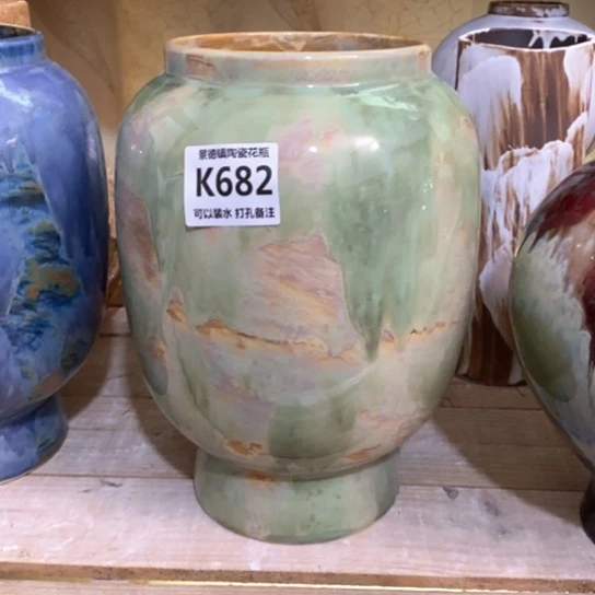 瓶景德镇陶瓷。景德镇陶瓷