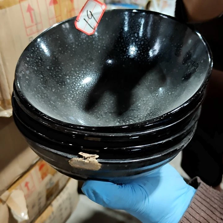 摆件盘子碗茶壶啥都有