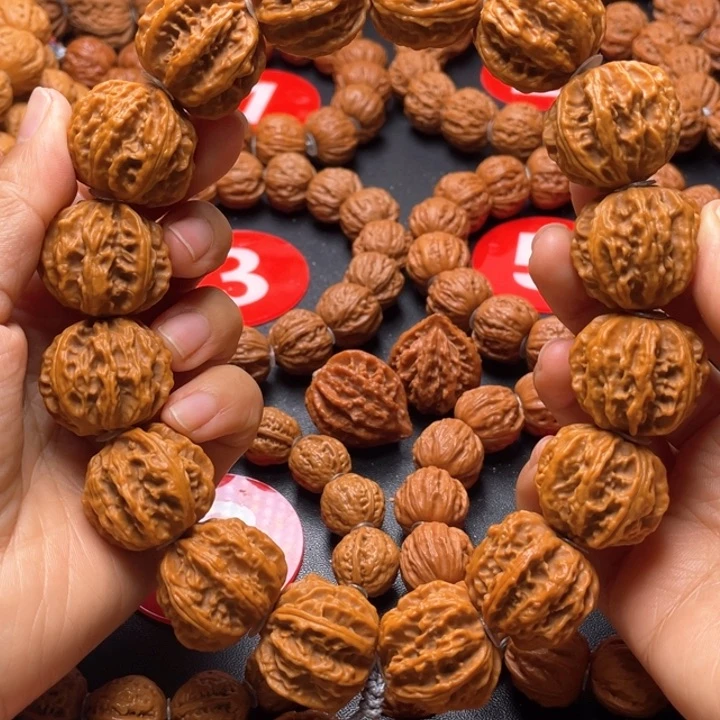 文玩核桃吊坠龙脊八棱