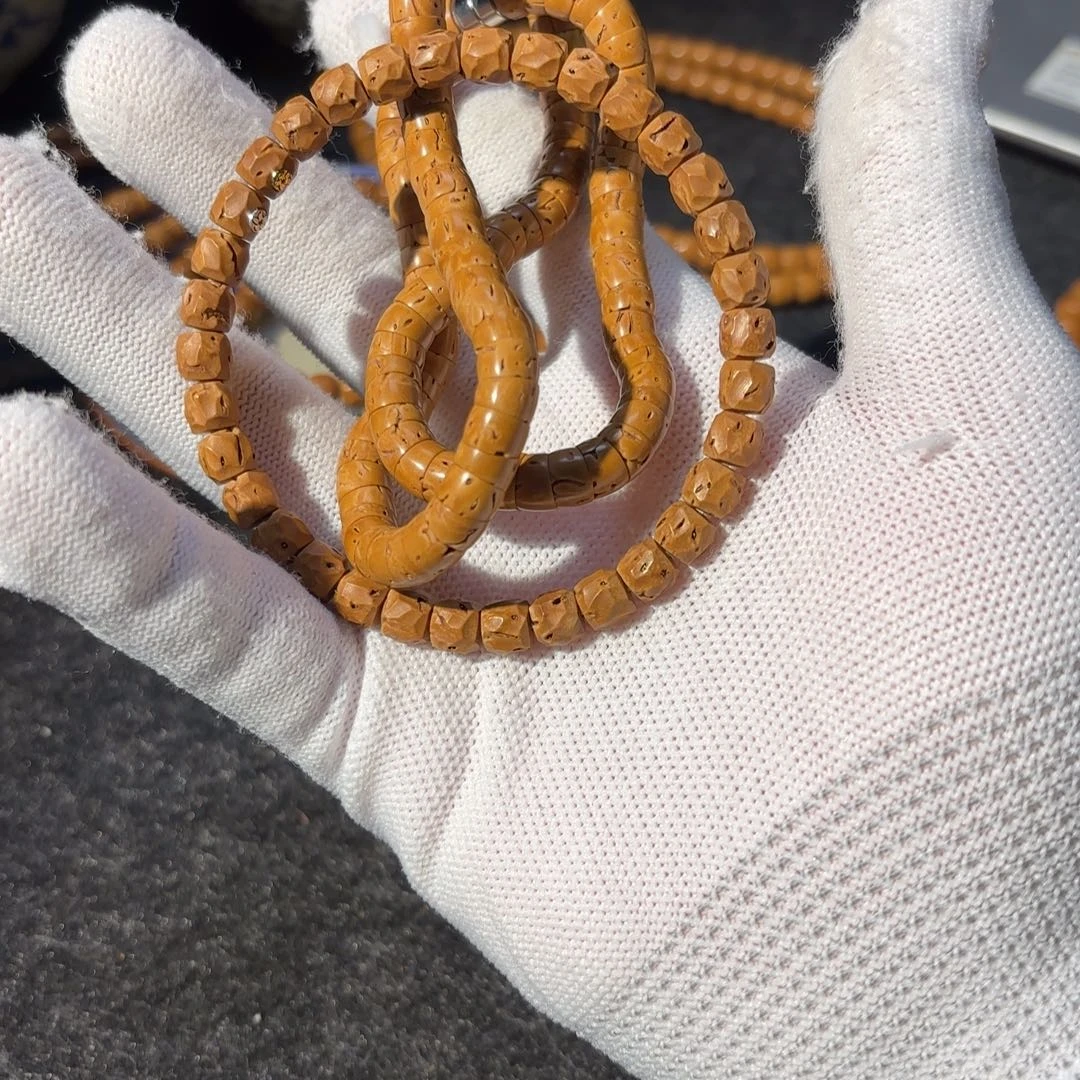 周***某桃核吊坠大肠加无相