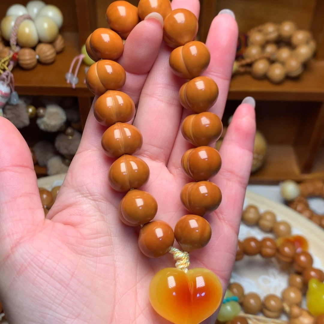 吊坠猴头核桃15玻璃底屁桃手持爱心