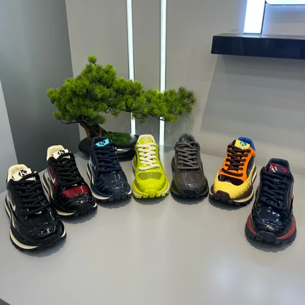 1259秋季新款漆皮透气百搭男士轻奢百搭休闲男款潮鞋透气运动鞋