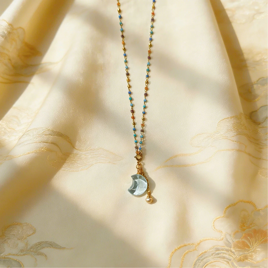 蓝托帕月亮吊坠项链