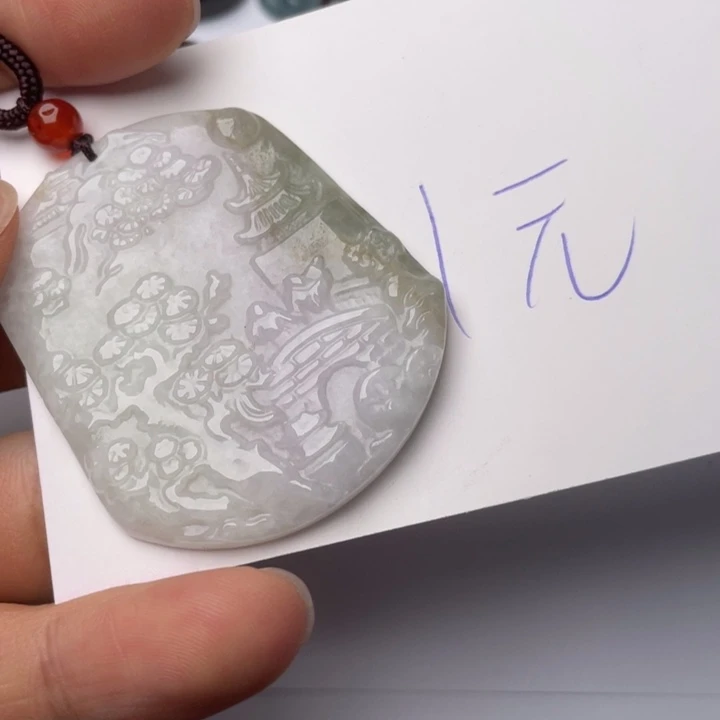 翡翠颈饰未镶嵌张**。翡翠