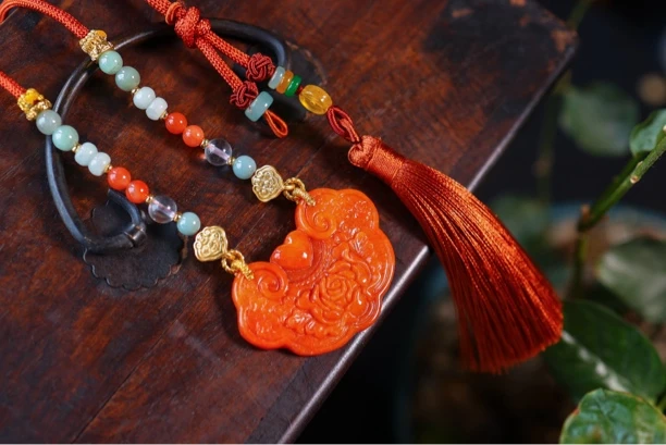 非金属羽毛吊坠 朵玉复古如意锁吊坠拉环锁半珠绳