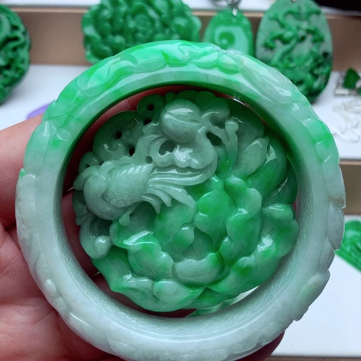 翡翠未镶嵌手镯…．．