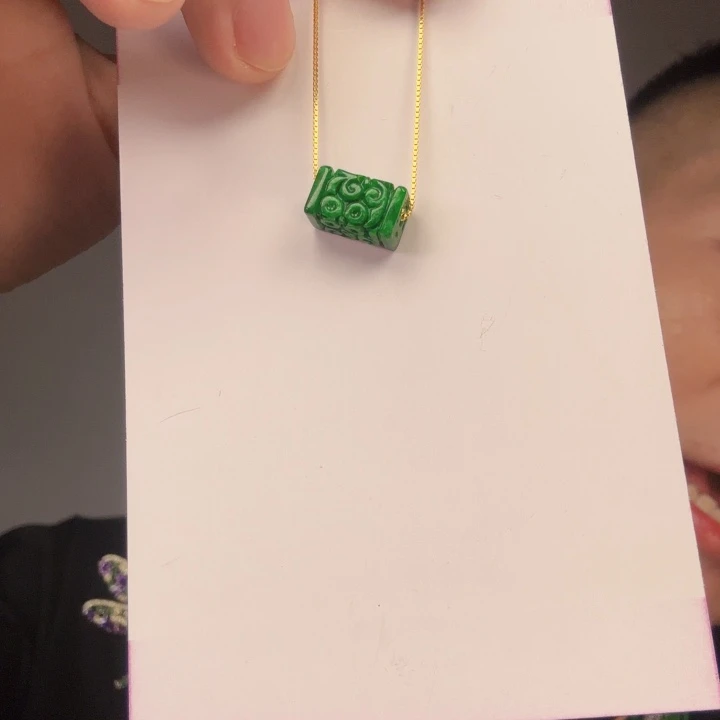 颈饰未镶嵌翡翠一件