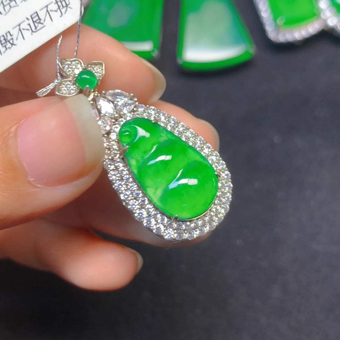 【闪购商品】颈饰银S925镶嵌翡翠