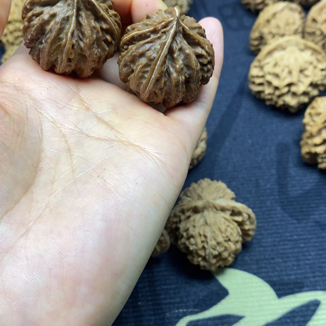 文玩核桃把件隆****回四棱32