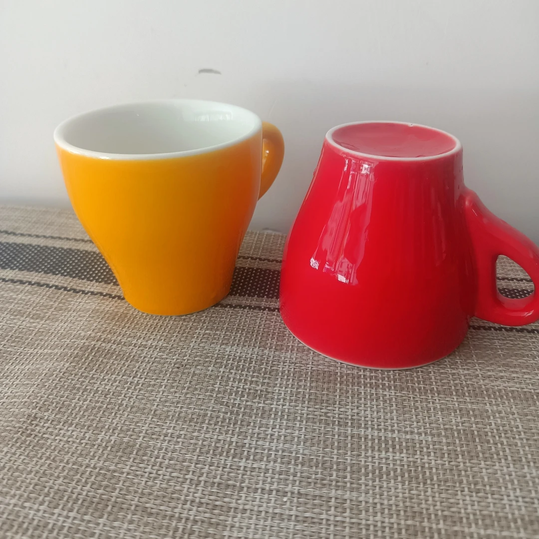 2个装微瑕款颜色随机,高温陶瓷水杯,直径8cm,高度8cm,容量180cc。