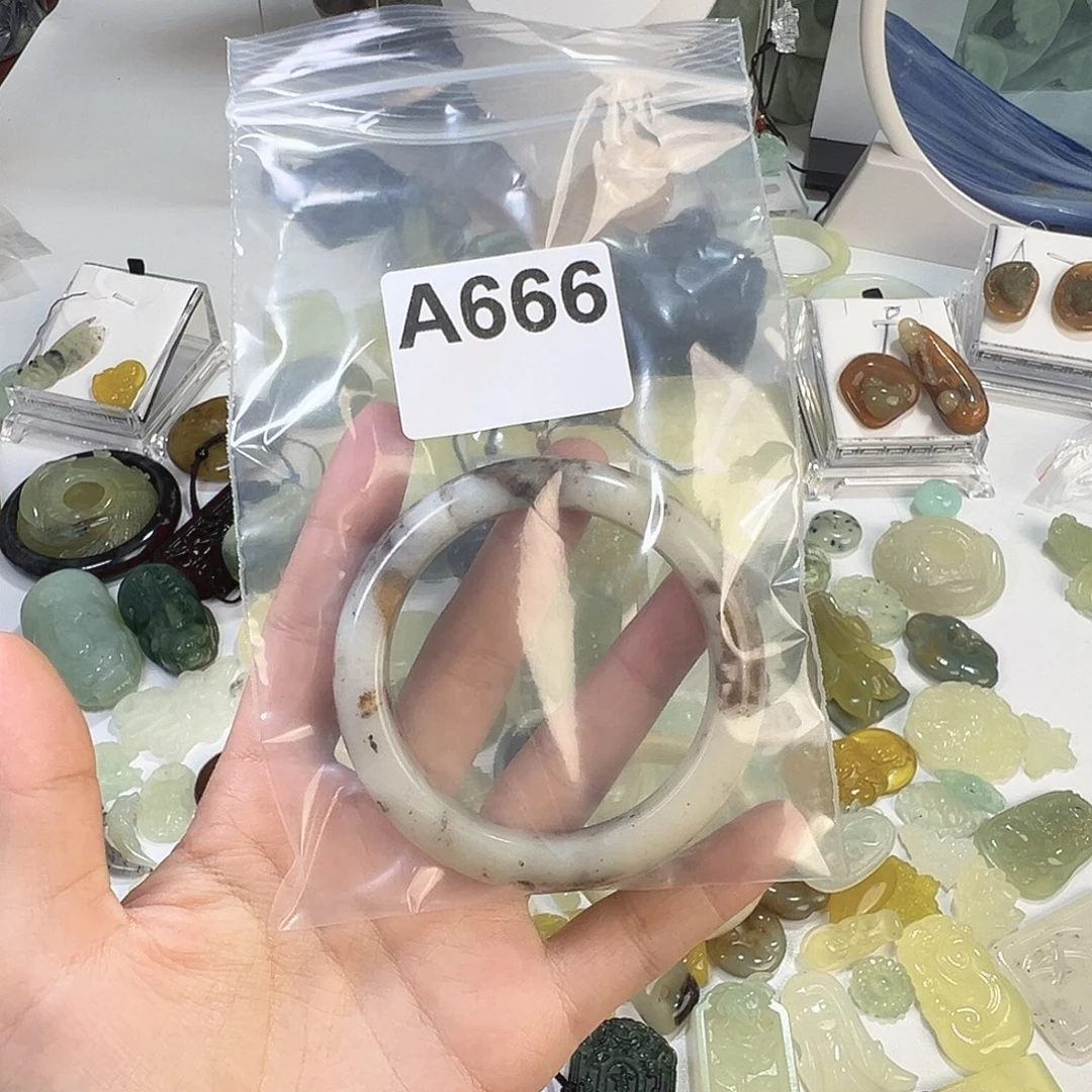 蛇纹石玉手镯未镶嵌u****.