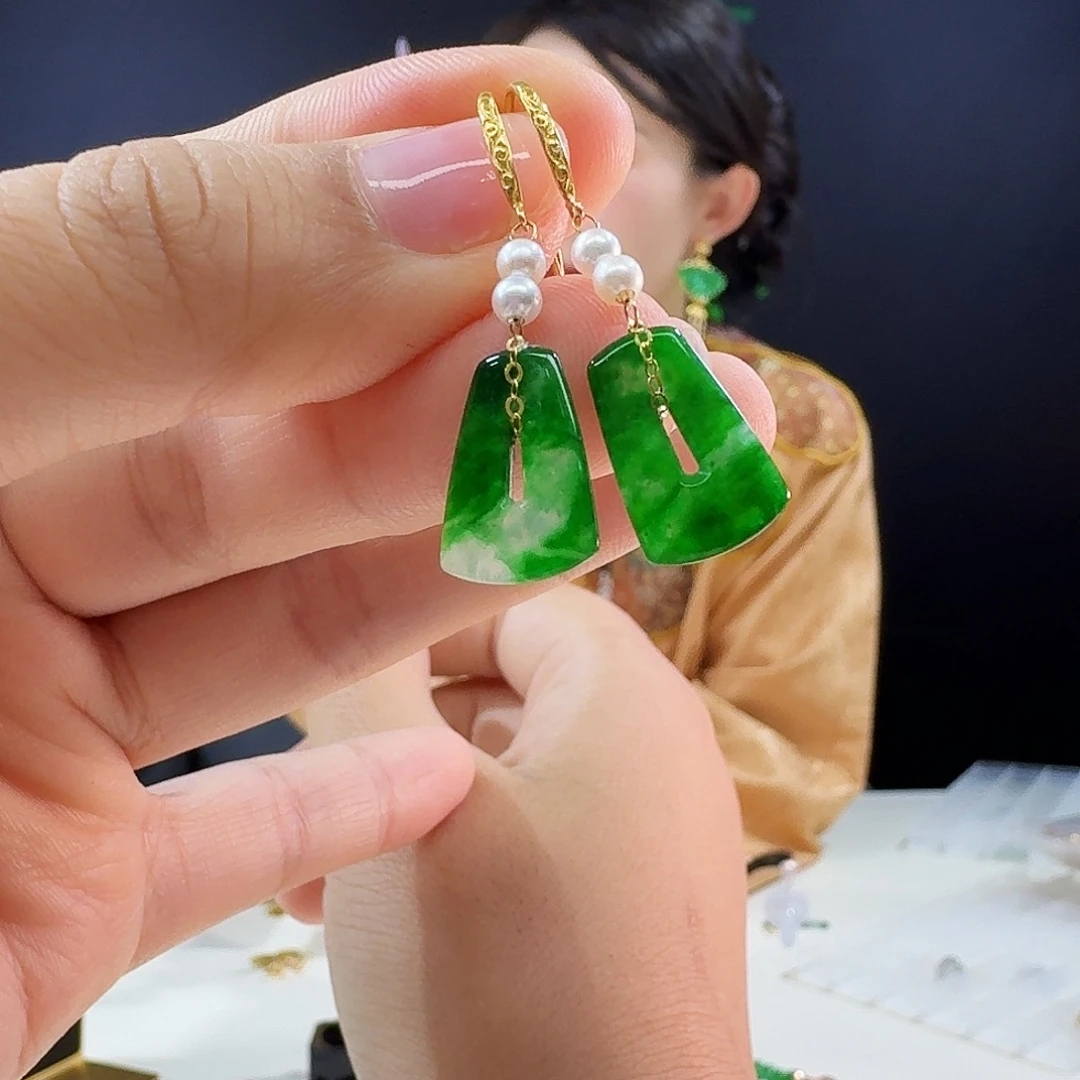 翡翠18K金镶嵌耳饰18k镶嵌有瑕疵